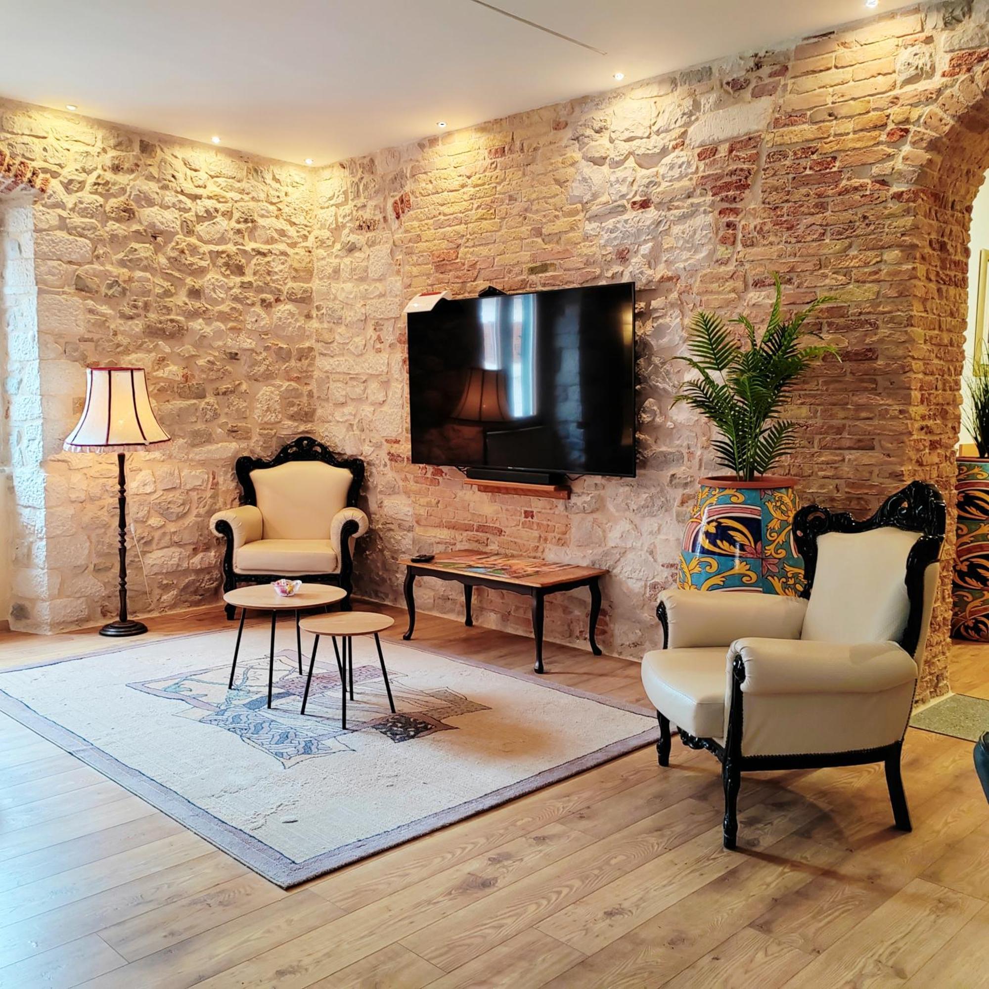 Luxury Stone Paradise Within The Walls Of The Diocletian Palace - Old Town Apartmán *